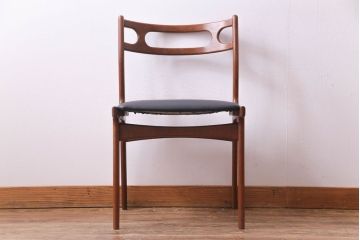 ヴィンテージ家具　北欧ビンテージ　チーク材　スタイリッシュなフォルムが格好いいダイニングチェア(椅子)