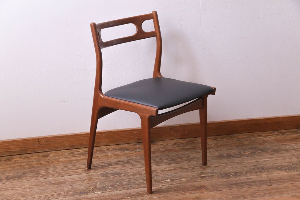 ヴィンテージ家具　北欧ビンテージ　チーク材　スタイリッシュなフォルムが格好いいダイニングチェア(椅子)