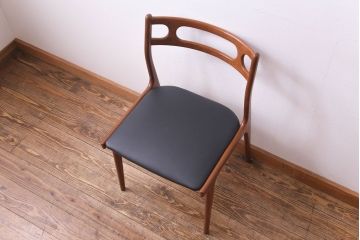 ヴィンテージ家具　北欧ビンテージ　チーク材　スタイリッシュなフォルムが格好いいダイニングチェア(椅子)