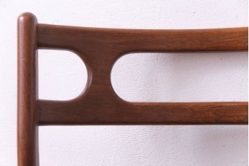 ヴィンテージ家具　北欧ビンテージ　チーク材　スタイリッシュなフォルムが格好いいダイニングチェア(椅子)