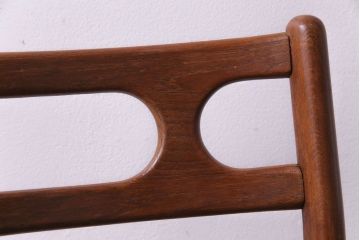 ヴィンテージ家具　北欧ビンテージ　チーク材　スタイリッシュなフォルムが格好いいダイニングチェア(椅子)