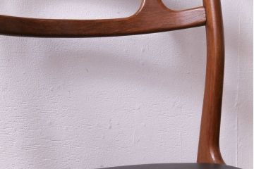 ヴィンテージ家具　北欧ビンテージ　チーク材　スタイリッシュなフォルムが格好いいダイニングチェア(椅子)