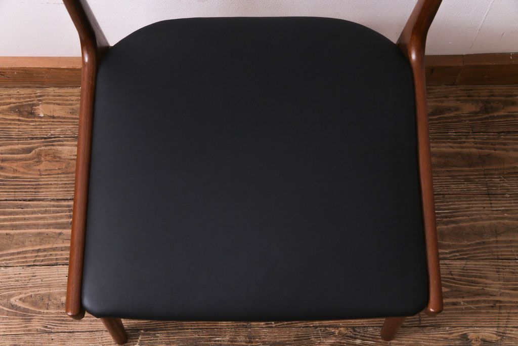 ヴィンテージ家具　北欧ビンテージ　チーク材　スタイリッシュなフォルムが格好いいダイニングチェア(椅子)