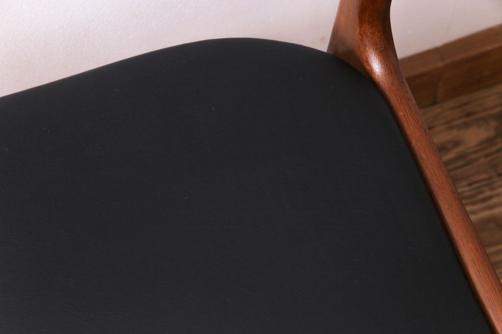 ヴィンテージ家具　北欧ビンテージ　チーク材　スタイリッシュなフォルムが格好いいダイニングチェア(椅子)