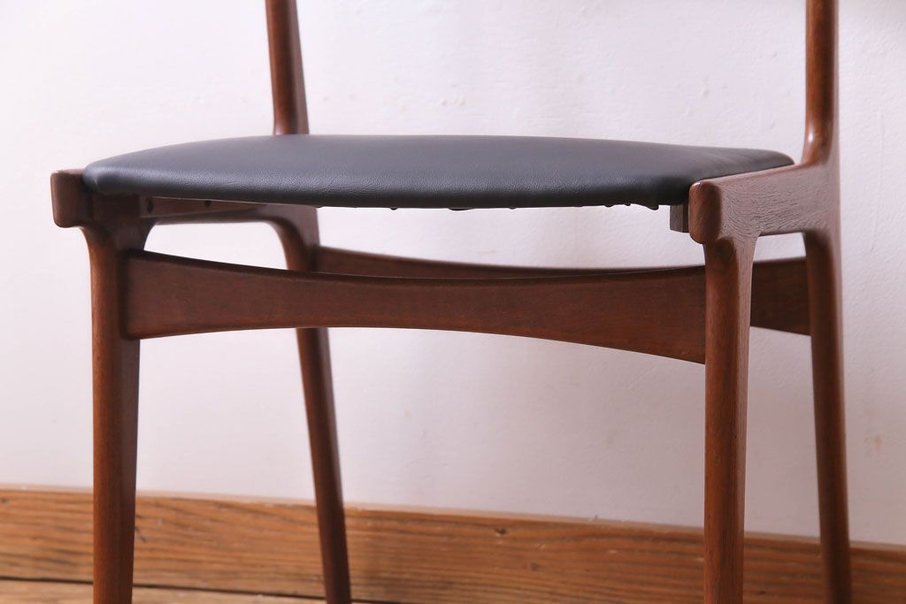 ヴィンテージ家具　北欧ビンテージ　チーク材　スタイリッシュなフォルムが格好いいダイニングチェア(椅子)