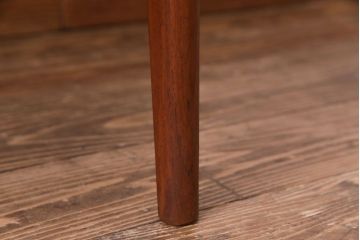 ヴィンテージ家具　北欧ビンテージ　チーク材　スタイリッシュなフォルムが格好いいダイニングチェア(椅子)