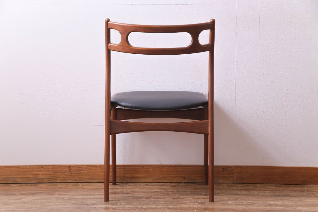 ヴィンテージ家具　北欧ビンテージ　チーク材　スタイリッシュなフォルムが格好いいダイニングチェア(椅子)