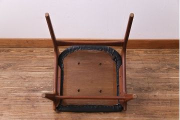 ヴィンテージ家具　北欧ビンテージ　チーク材　スタイリッシュなフォルムが格好いいダイニングチェア(椅子)