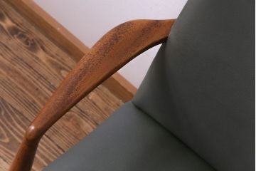 ビンテージ家具　イギリスヴィンテージ　チーク材　大人の空間に似合うシックなアームチェア(ダイニングチェア、ワークチェア、イス)