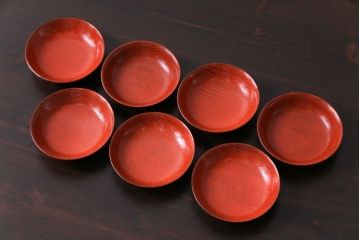 昭和初期　木目の流れが美しい掻き合わせ塗りの小皿7枚(1)