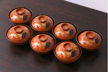 和製アンティーク　朱塗り　モダンな絵柄が魅力的な蓋付き木製椀(茶碗、漆器)7客セット