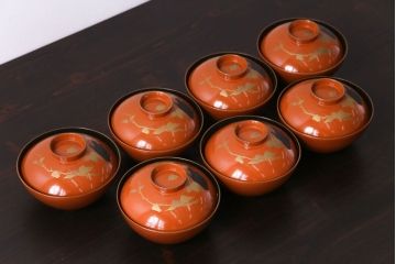 和製アンティーク　朱塗り　モダンな絵柄が魅力的な蓋付き木製椀(茶碗、漆器)7客セット