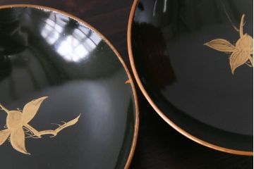 和製アンティーク　朱塗り　モダンな絵柄が魅力的な蓋付き木製椀(茶碗、漆器)7客セット