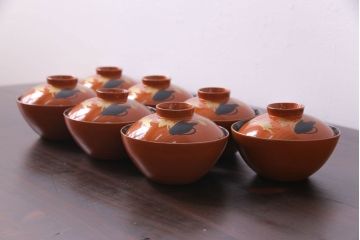 和製アンティーク　朱塗り　モダンな絵柄が魅力的な蓋付き木製椀(茶碗、漆器)7客セット