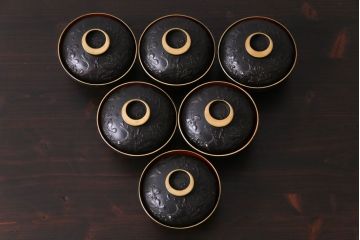和製アンティーク　鉄錆蒔絵　赤富士の図　和モダンな蓋付椀(漆器)6客セット