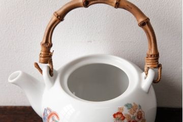 アンティーク雑貨　オールドノリタケ(日陶・則武)　色鮮やかな花紋が愛らしい急須