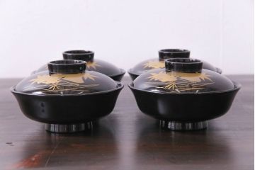 和製アンティーク　黒漆塗り　紅葉と銀杏の図柄が和の雰囲気漂う木製碗4客セット(漆器)