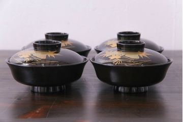 和製アンティーク　黒漆塗り　紅葉と銀杏の図柄が和の雰囲気漂う木製碗4客セット(漆器)(1)