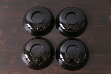 和製アンティーク　黒漆塗り　紅葉と銀杏の図柄が和の雰囲気漂う木製碗4客セット(漆器)(1)