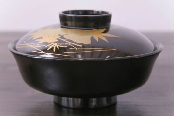 和製アンティーク　黒漆塗り　紅葉と銀杏の図柄が和の雰囲気漂う木製碗4客セット(漆器)(1)