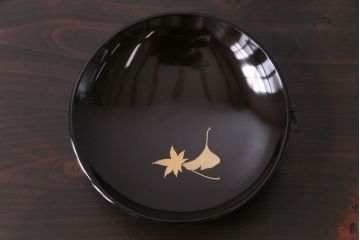 和製アンティーク　黒漆塗り　紅葉と銀杏の図柄が和の雰囲気漂う木製碗4客セット(漆器)(1)
