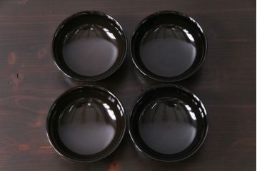 和製アンティーク　黒漆塗り　紅葉と銀杏の図柄が和の雰囲気漂う木製碗4客セット(漆器)(1)