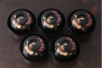 和製アンティーク　黒漆器　赤珊瑚が描かれた木製碗5客セット(漆器)