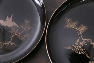 和製アンティーク　大正昭和初期　蒔絵　折鶴の図柄が可愛らしい木製皿4枚セット(漆器)