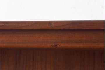 ヴィンテージ家具　北欧ビンテージ　G-PLAN(ジープラン)　洗練されたシンプルなデザインが上品なカップボード(収納棚)
