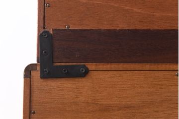 ヴィンテージ家具　北欧ビンテージ　G-PLAN(ジープラン)　洗練されたシンプルなデザインが上品なカップボード(収納棚)