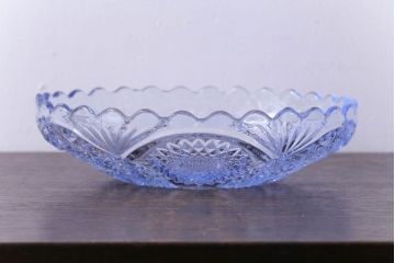 アンティーク雑貨　昭和レトロ　涼しげな色合いが魅力のガラス皿(プレスガラス、器)