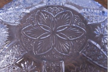 アンティーク雑貨　昭和レトロ　涼しげな色合いが魅力のガラス皿(プレスガラス、器)