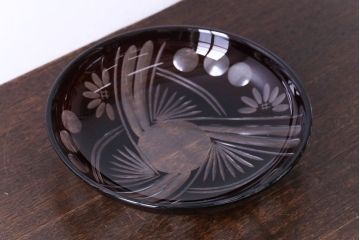 アンティーク雑貨　アンティーク　モダンなデザインの赤被せ切子ガラス皿(和食器)