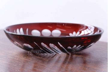 アンティーク雑貨　アンティーク　モダンなデザインの赤被せ切子ガラス皿(和食器)