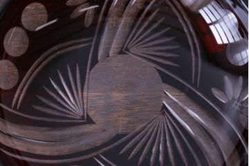 アンティーク雑貨　アンティーク　モダンなデザインの赤被せ切子ガラス皿(和食器)