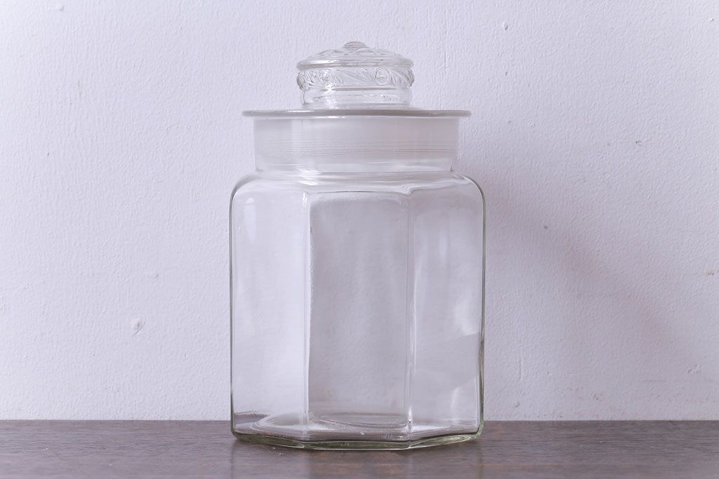 アンティーク雑貨　昭和レトロ　エンボス入りの蓋がおしゃれなガラスビン(硝子瓶)