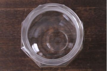 アンティーク雑貨　昭和レトロ　エンボス入りの蓋がおしゃれなガラスビン(硝子瓶)