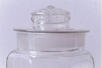 アンティーク雑貨　昭和レトロ　エンボス入りの蓋がおしゃれなガラスビン(硝子瓶)
