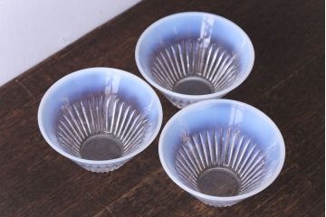 アンティーク雑貨　和製アンティーク　乳白色の縁がおしゃれなガラス器(プレスガラス、向付)3点セット