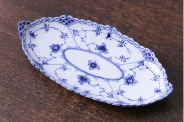 アンティーク雑貨　中古　ROYAL COPENHAGEN(ロイヤルコペンハーゲン)　ブルーフルーテッド　ハーフレース　ピックルディッシュ(オーバルプレート)