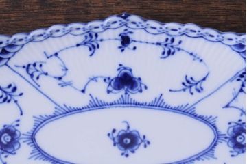 アンティーク雑貨　中古　ROYAL COPENHAGEN(ロイヤルコペンハーゲン)　ブルーフルーテッド　ハーフレース　ピックルディッシュ(オーバルプレート)