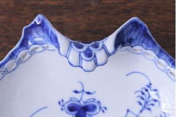 アンティーク雑貨　中古　ROYAL COPENHAGEN(ロイヤルコペンハーゲン)　二級品　ブルーフルーテッド　フルレース　シェルディッシュ(洋食器)
