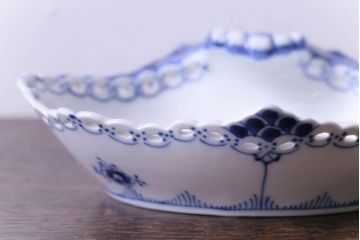 アンティーク雑貨　中古　ROYAL COPENHAGEN(ロイヤルコペンハーゲン)　二級品　ブルーフルーテッド　フルレース　シェルディッシュ(洋食器)