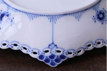 アンティーク雑貨　中古　ROYAL COPENHAGEN(ロイヤルコペンハーゲン)　二級品　ブルーフルーテッド　フルレース　シェルディッシュ(洋食器)