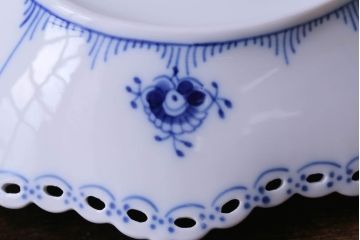 アンティーク雑貨　中古　ROYAL COPENHAGEN(ロイヤルコペンハーゲン)　二級品　ブルーフルーテッド　フルレース　シェルディッシュ(洋食器)