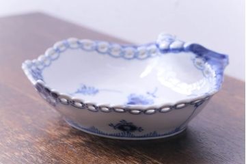 アンティーク雑貨　中古　ROYAL COPENHAGEN(ロイヤルコペンハーゲン)　二級品　ブルーフルーテッド　フルレース　シェルディッシュ(洋食器)