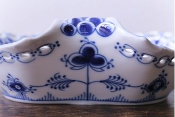 アンティーク雑貨　中古　ROYAL COPENHAGEN(ロイヤルコペンハーゲン)　二級品　ブルーフルーテッド　フルレース　シェルディッシュ(洋食器)