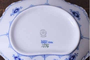 アンティーク雑貨　中古　ROYAL COPENHAGEN(ロイヤルコペンハーゲン)　二級品　ブルーフルーテッド　フルレース　シェルディッシュ(洋食器)