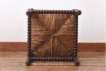アンティーク家具　イギリスアンティーク　ラッシ座面　ボビンレッグが存在感を放つコーナーチェア(アームチェア、椅子)(2)
