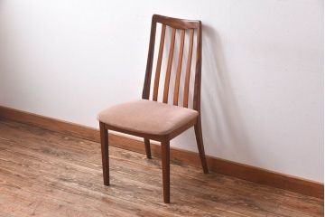 アンティーク家具　G-PLAN(ジープラン)　優しげな色合いの北欧風ダイニングチェア(椅子)(3)